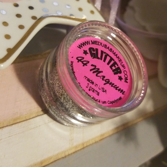 🌟💙44 MAGNUM Medusa Makeup Glitter Pot NWT - Picture 8 of 8